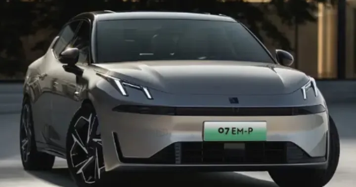 Lynk &amp; Co 07 EM-P: debutta la nuova berlina ibrida plug-in