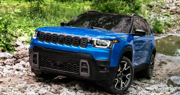 Nuova Jeep Cherokee 2026: per il suo ritorno, il SUV evolve nello stile