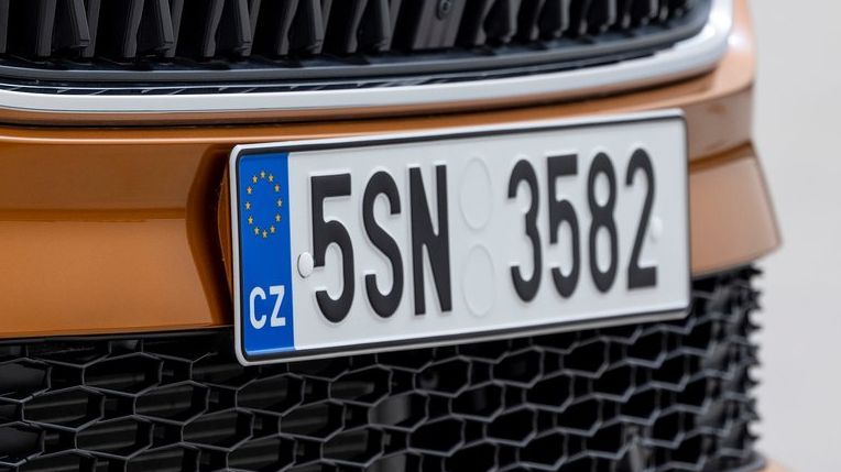 Anteprima: Targhe estere, la truffa si sposta dalla Polonia alla Repubblica Ceca: scatta l’allarme