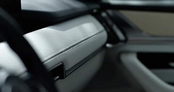 Mazda CX-60, nuovo teaser del SUV Plug-in. Primo sguardo agli interni