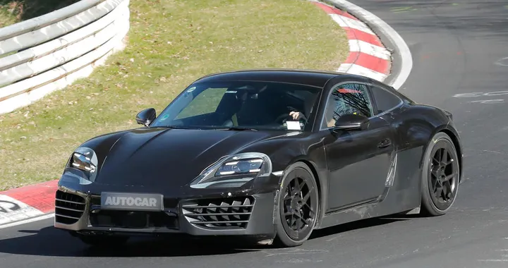 Porsche 718 Cayman EV: nuove immagini scaldano i motori elettrici in vista del 2026