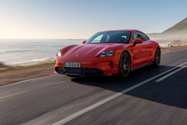 Porsche Taycan, game over: vendite in calo e uscita di scena