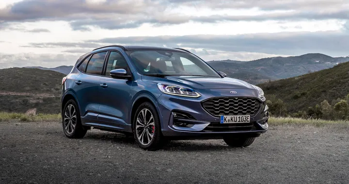 Ford Kuga PHEV: consegne interrotte per un problema alle batterie