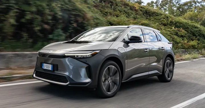 Toyota bZ4X, in arrivo la versione 2WD Pure. Sarà compatibile con l'Ecobonus