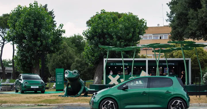 Renault "House of Frog", Twingo pronta a vivacizzare l’estate romana