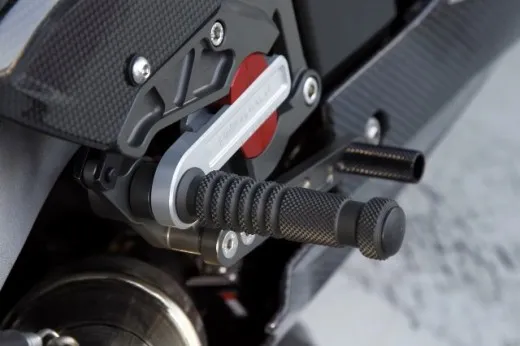 BMW HP4: la nuova supersportiva a due ruote da quasi 1 cavallo al Kg