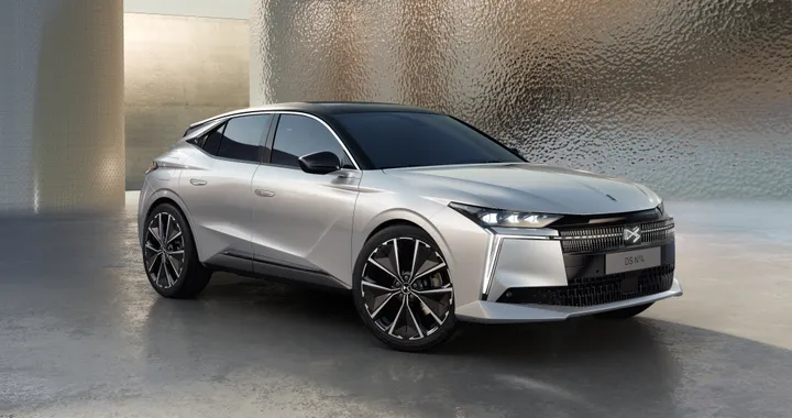 Questa è la nuova DS N°4, debutta il restyling della DS 4 che cambia così