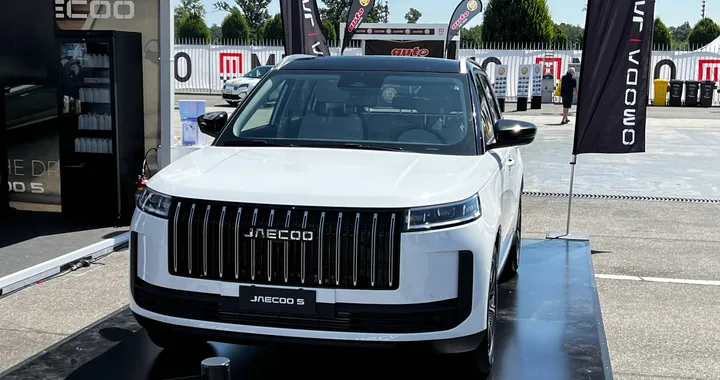 Jaecoo 5, il nuovo SUV compatto si presenta al MIMO 2025: benzina, ibrido ed elettrico