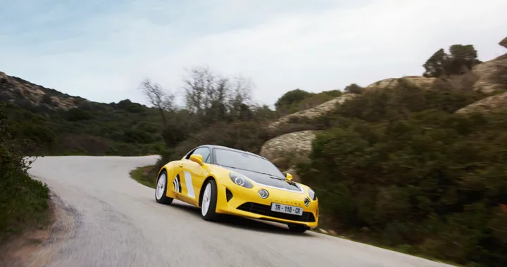 Alpine A110 Tour de Corse 75: serie limitata in onore del rally dalle 10.000 curve