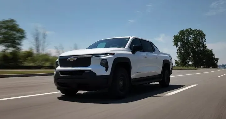 Chevrolet Silverado da record: oltre 1.700 km con una carica. Ma non è quello che sembra...