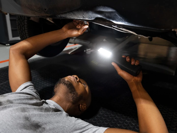 È in offerta l’accessorio indispensabile per ogni lavoro di manutenzione su auto e moto