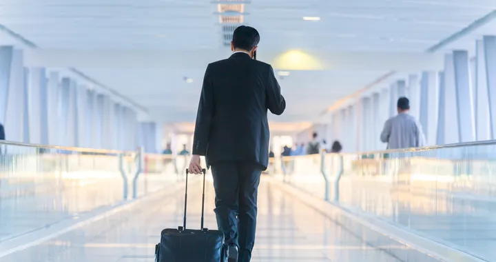 Trasporto aereo in difficoltà tra code, ritardi e scioperi. Viaggiare è davvero difficile