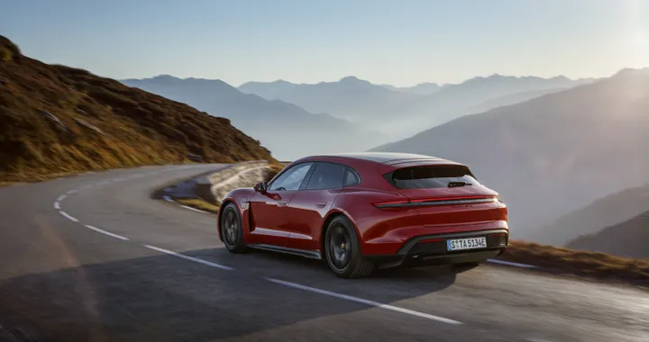 Porsche, l'80% delle vendite sarà elettrico entro il 2030