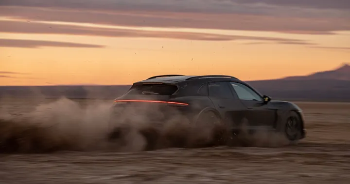 Porsche Taycan Cross Turismo pronta al debutto: presentazione il 4 marzo