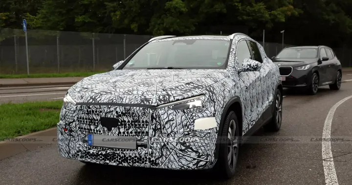 Nuova Mercedes GLA 2026, ibrida ed elettrica: continuano i test su strada
