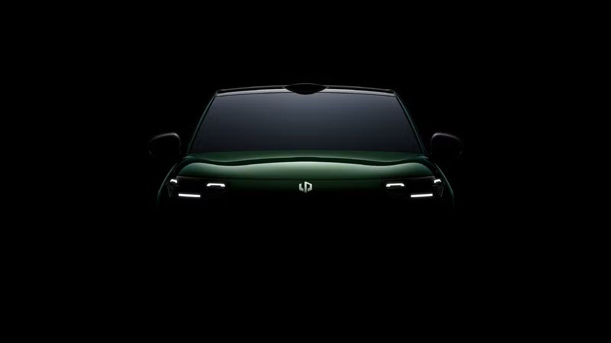 Nuova Leapmotor A10 si prepara al debutto, prime immagini ufficiali: ecco cosa sappiamo