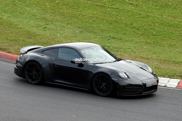 Porsche 911 Turbo Touring avvistata al Nürburgring, le ultime foto spia