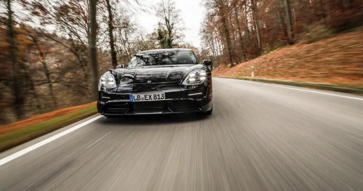 Porsche Taycan arriva a settembre, ma è già un successo