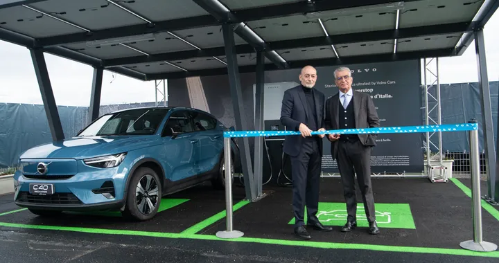 Volvo inaugura una nuova stazione ultrafast a Roma. Ricariche con carta di credito