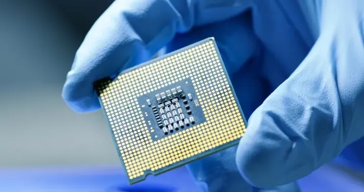 Stellantis, Tavares: la carenza dei chip migliorerà nel 2023
