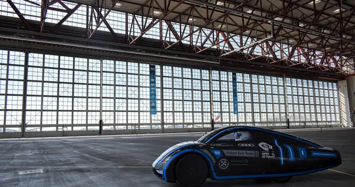 Auto elettrica percorre 2573km con una sola ricarica: è record del mondo!
