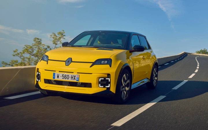Renault 4 e Renault 5: nel 2027 nuovi motori e più autonomia