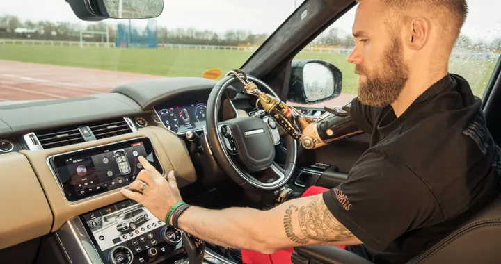 Jaguar Land Rover, l'automazione al servizio delle persone disabili