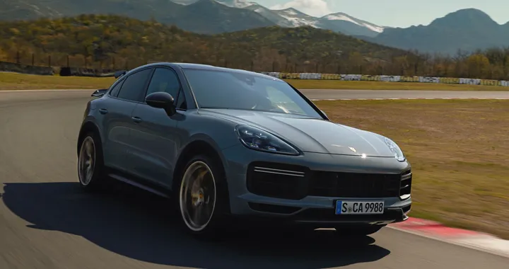 Avvistata al Nurburgring la nuova Porsche Cayenne Turbo GT