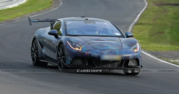 BYD Denza Z, la sportiva elettrica prepara al Nürburgring la sfida alla Porsche 911