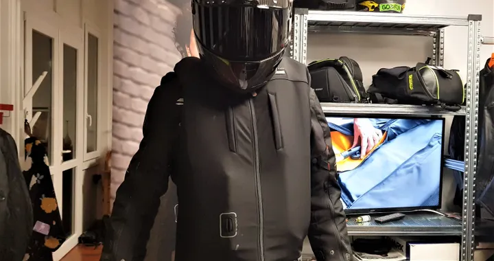 Bering C-Protect Air: l'airbag da moto a cavo sotto i 400 euro | video