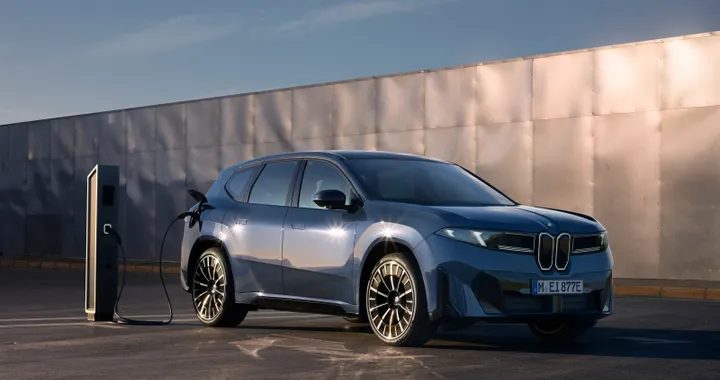 Nuova BMW iX3: tutti i dettagli su allestimenti, dotazioni e prezzi
