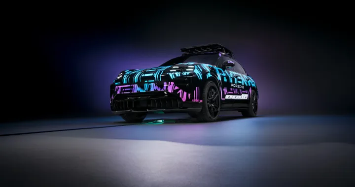 Porsche Cayenne Electric, per il nuovo SUV anche la ricarica wireless