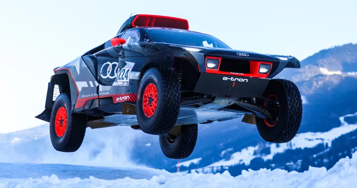 Audi RS Q e-tron, Ken Block si diverte a portarla al limite su neve e ghiaccio
