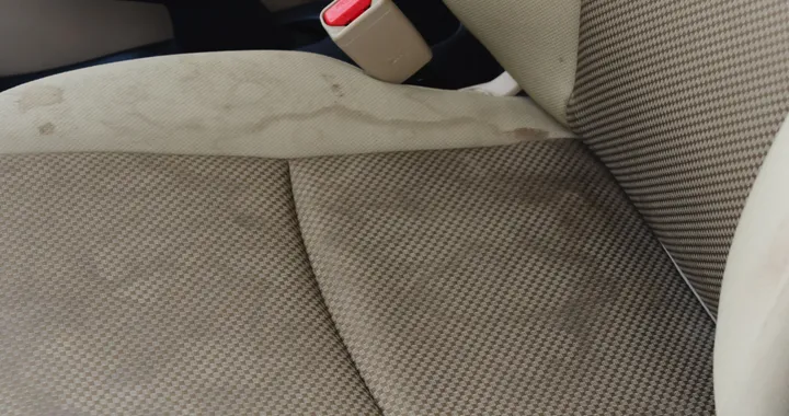 Come pulire i sedili dalle macchie di pioggia e umidità con questo prodotto in offerta