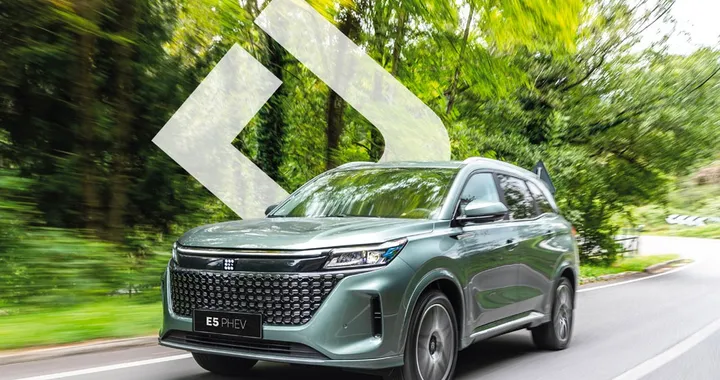 DFSK porta al Salone di Torino l'E5 PLUS PHEV e la Glory 500 Turbo