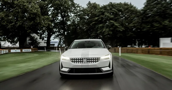Polestar 2, al Goodwood Festival of Speed presente una versione più &quot;cattiva&quot;