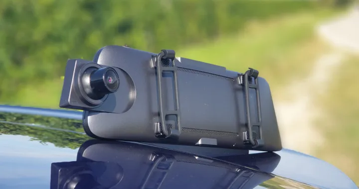 Recensione Auto-Vox V5, la dash cam specchietto economica e funzionale