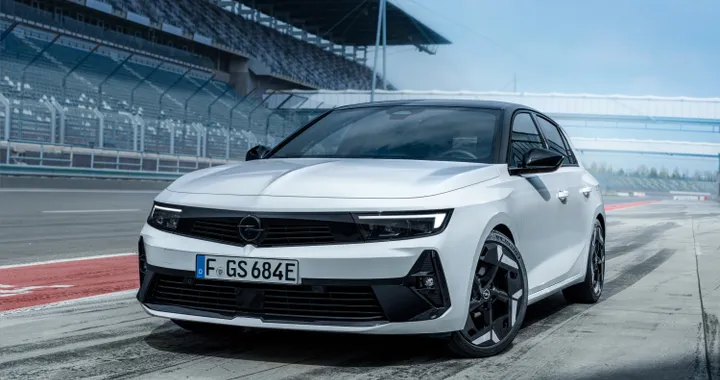 Opel Astra GSe e Grandland GSe, partono gli ordini in Italia