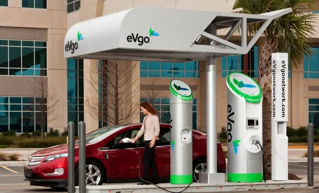 $100 Milioni in California per la costruzione di 200 stazioni di ricarica dei veicoli elettrici