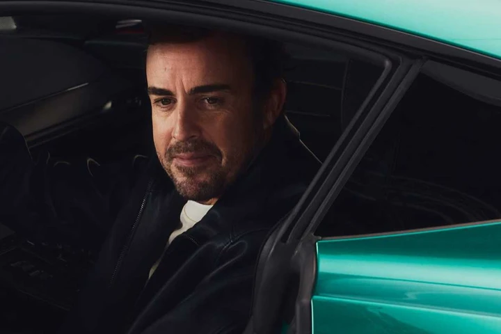 Fernando Alonso lasciato a piedi dalla sua Ferrari F40