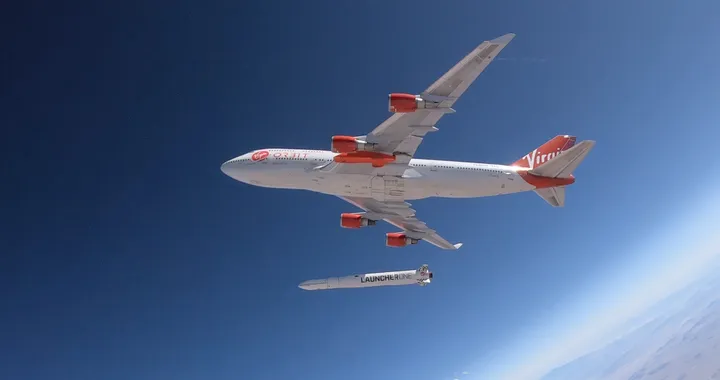 Virgin Orbit: il lancio del satellite avviene direttamente dall'aereo