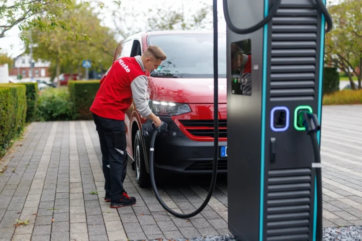 Volkswagen fornirà a Miele 840 Transporter elettrici per l'assistenza