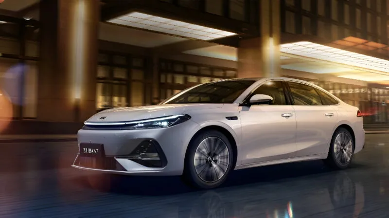 Geely Galaxy A7 EM-i, ecco la nuova super ibrida con 2.100 km di autonomia