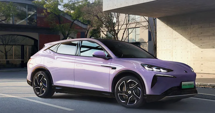 BYD rinnova il Denza N7: più intelligenza e versioni semplificate per il SUV premium