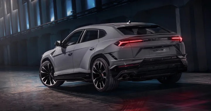 Lamborghini Urus, il modello Plug-in affronta i test invernali. Foto spia