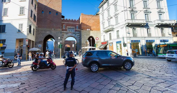Milano, verso l'addio alla sosta libera gratuita. Sala vorrebbe più autovelox