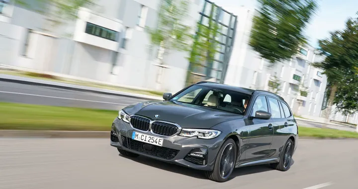 BMW consegna alcune auto senza Apple CarPlay e Android Auto attivi