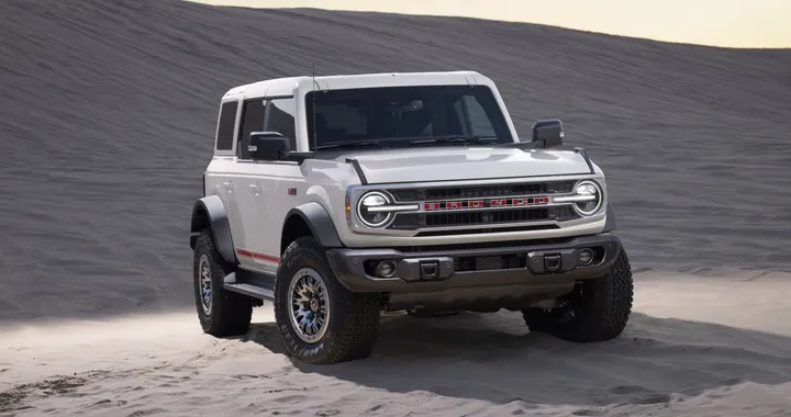 Bronco compie 60 anni: Ford presenta l'edizione anniversario in stile retrò