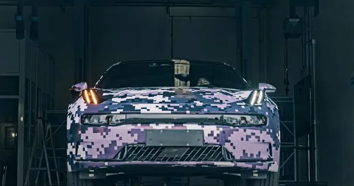 Lynk &amp; Co mostra in azione la sua nuova elettrica Zero EV