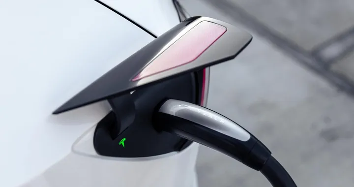 Jeep e Dodge saranno i primi marchi Stellantis ad adottare il connettore NACS integrato